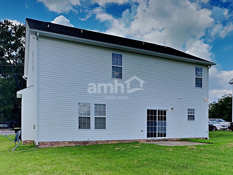 Building Photo - 813 S Hollybrook Rd