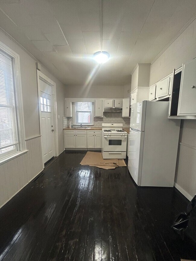 Building Photo - 4 Bedroom in York City