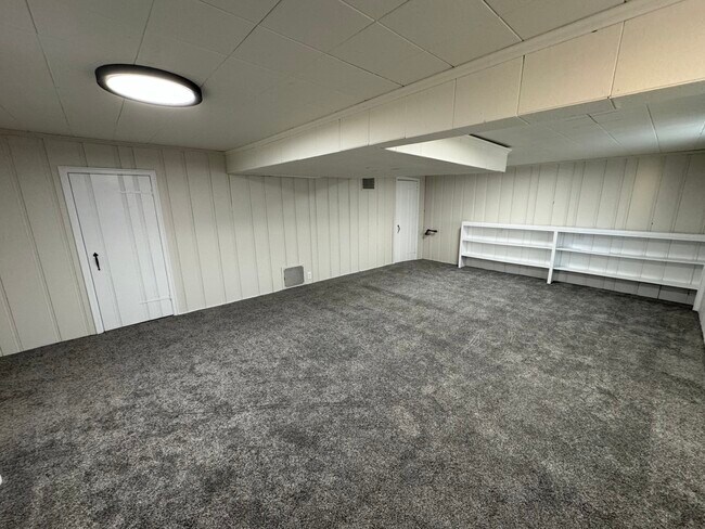 Building Photo - 1002 B St