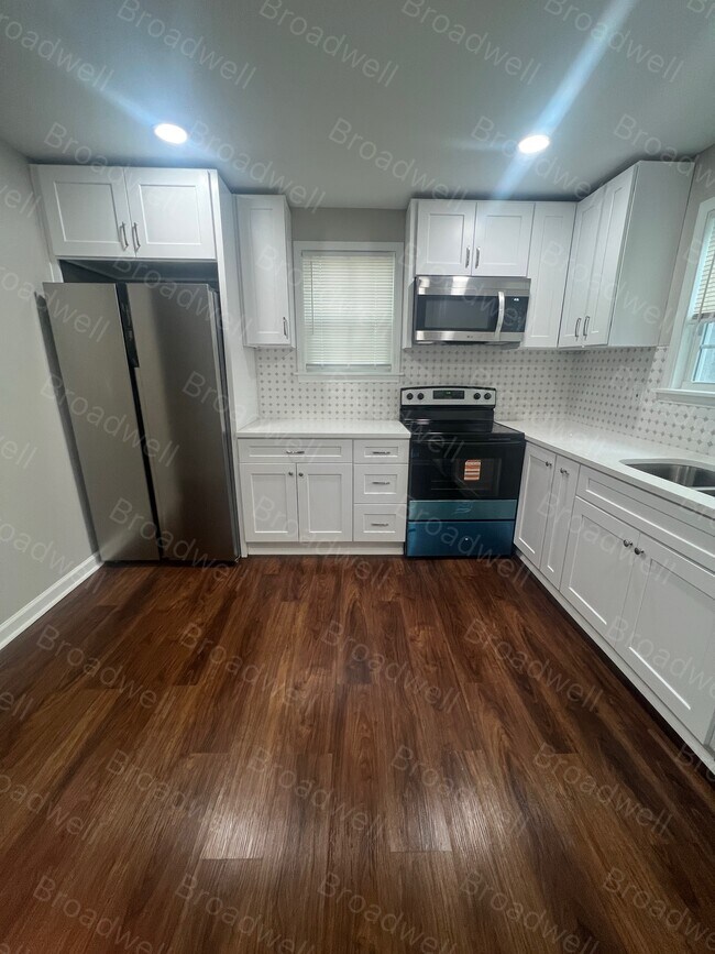 Building Photo - 1860 Broadwell St SW