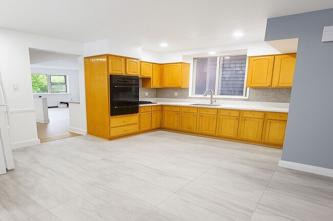 Primary Photo - 278 E 55th St