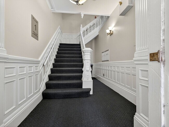 Building Photo - 226 Newbury St