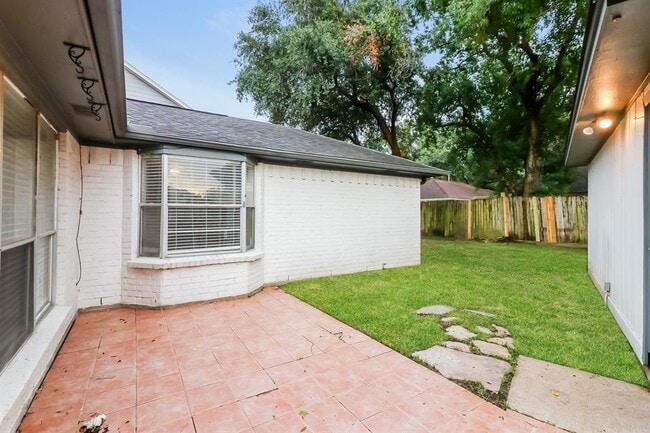 Building Photo - 15631 Cascade Point Dr