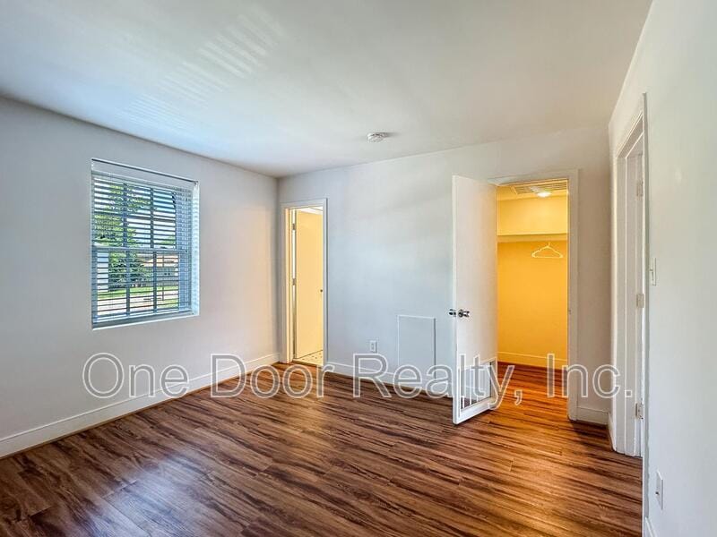 Building Photo - 732 Scotland St