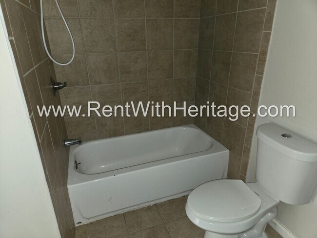 Building Photo - Georgous 3 Bedroom, 2 Bath home with lots of upgrades