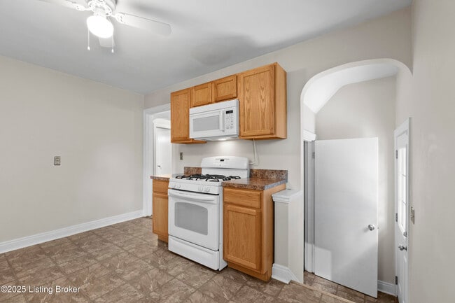 Building Photo - 726 Parkway Dr
