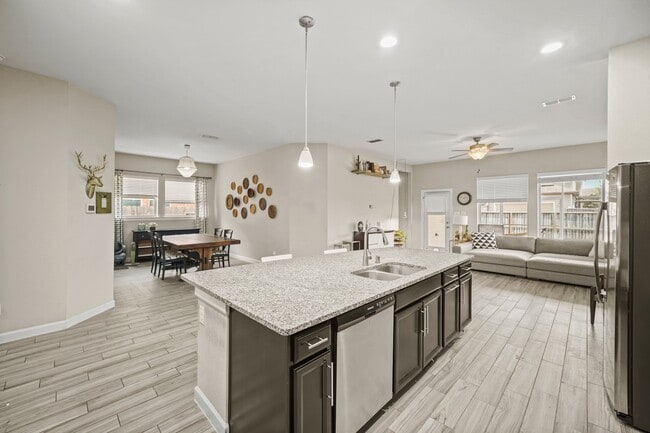 Building Photo - 6002 Daggerwing Wy