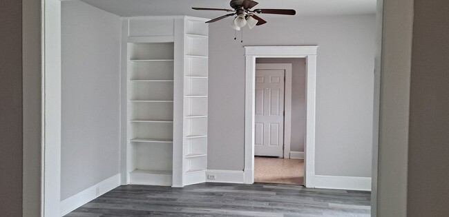 Dining room with built-in - 1212 S Watkins St