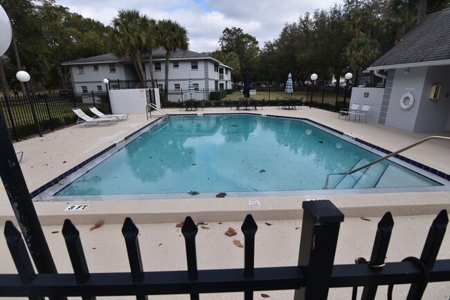 Building Photo - OCALA: 2 Bed/2 Bath, 2nd Floor Condo in Co...