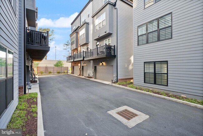 Building Photo - 11258 Faraday Park Dr.