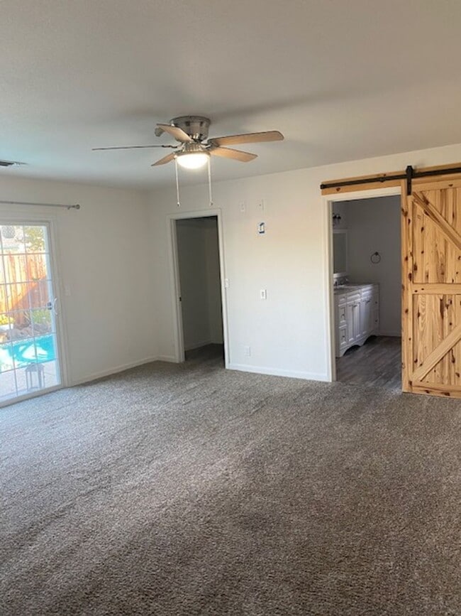 Building Photo - Beautiful Home w/ Pool - Country Oaks Subdivision