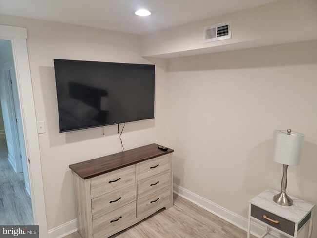 Building Photo - 401 S Ann St