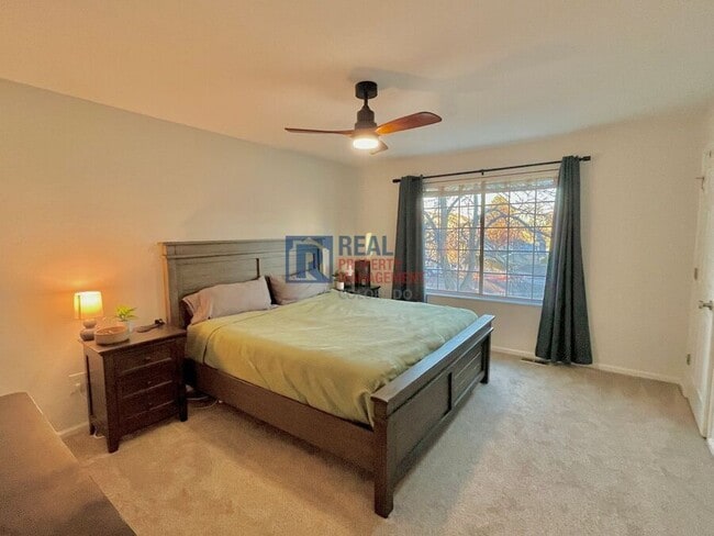 Building Photo - 940 W 133rd Cir