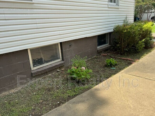 Building Photo - 305 Sterrett Ave