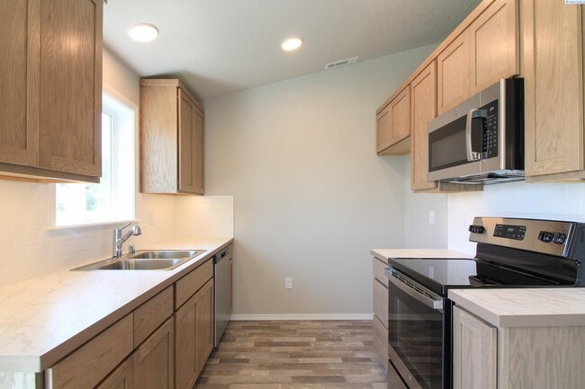 Building Photo - 3 Bed/2 Bath Rambler in Pasco