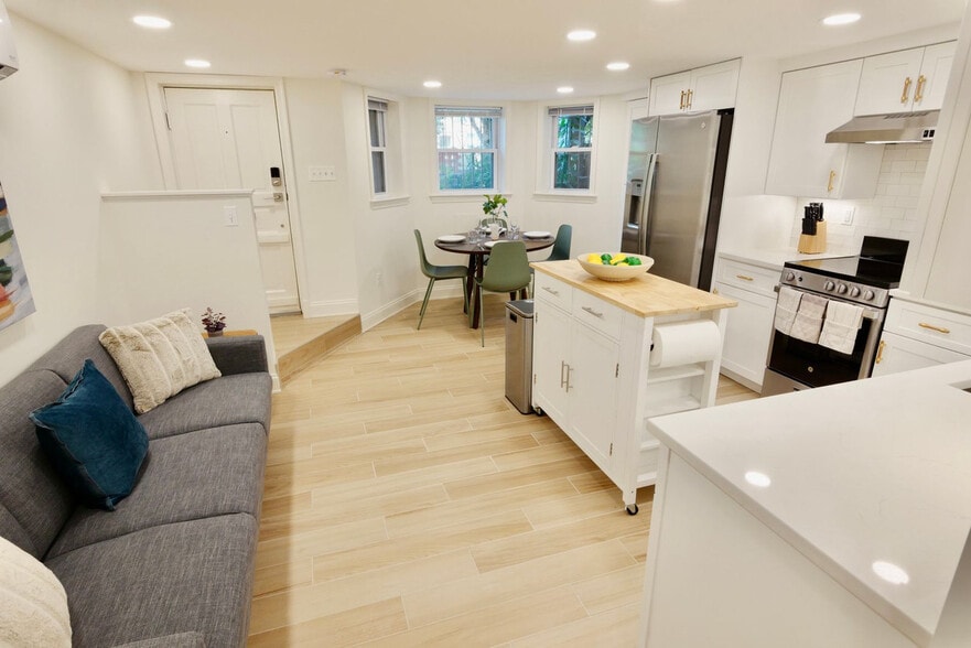 Building Photo - 921 South Carolina Ave SE