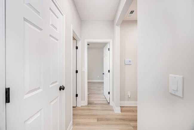 Building Photo - Beautiful 2 Bedroom, 2 Bath home + flex ro...