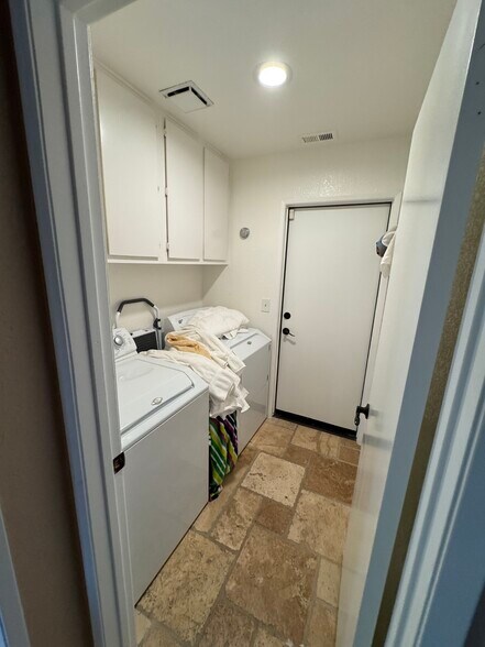 Building Photo - 69858 Brookview Way