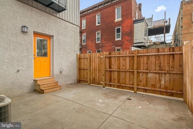 Building Photo - 2327 Wharton St