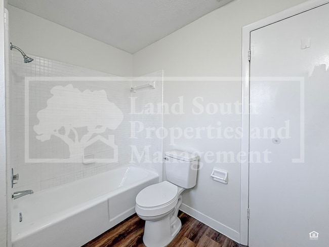 Building Photo - 420 Allamanda Dr