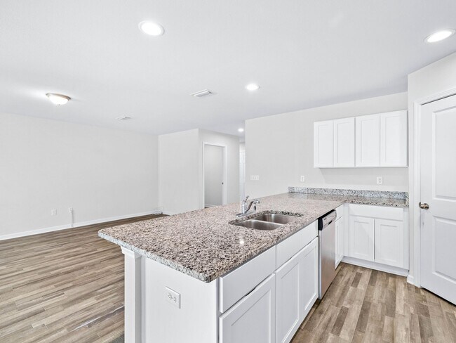 Building Photo - 462 Whispering Creek Ave