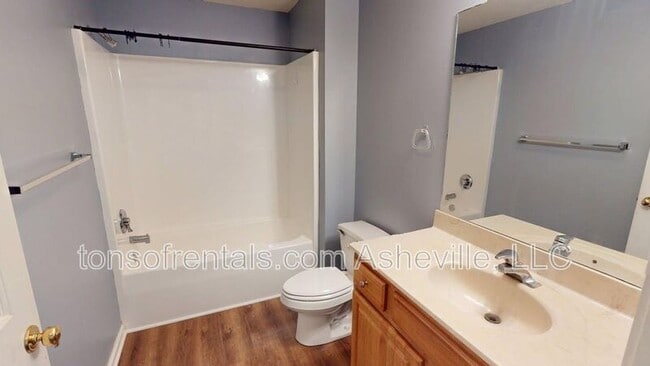 Building Photo - 604 Carlyle Way