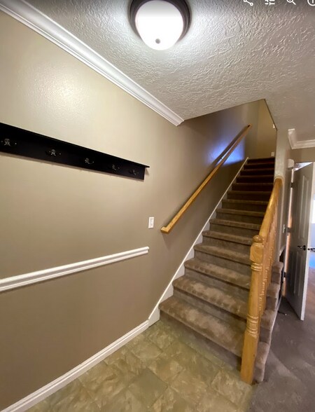 Building Photo - 879 Capital Ave