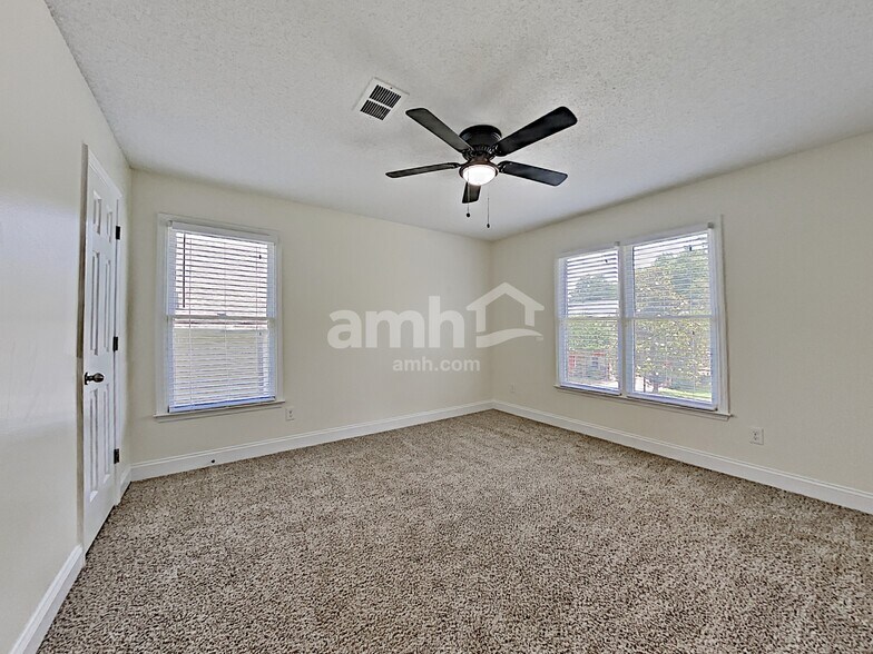 Building Photo - 4925 Heards Forest Dr NW