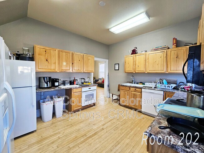 Building Photo - 815 N Nevada Ave