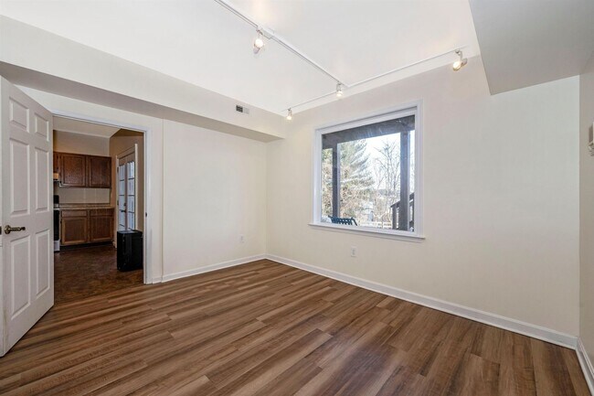 Building Photo - WELLER ESTATES