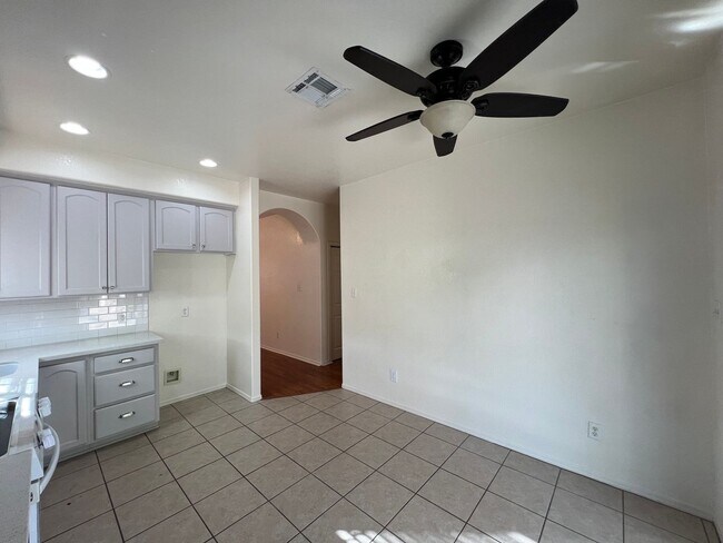 Building Photo - 3 BEDROOM HOME IN THE FOOTHILLS!