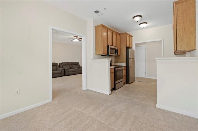 Building Photo - 3300 Dogwood Dr