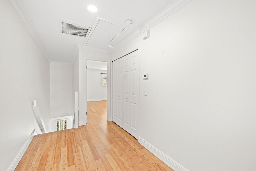 Building Photo - 4949 N Highway A1A