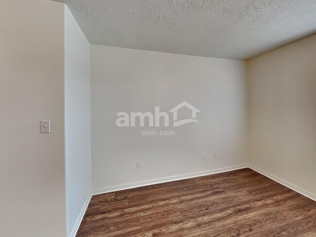 Building Photo - 9116 Dolphin Cir