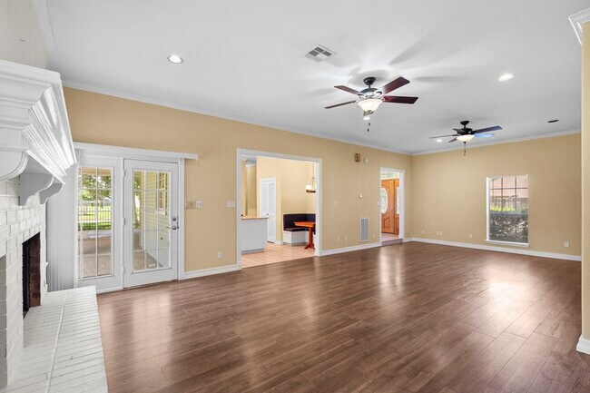 Building Photo - 616 Westwood Cir