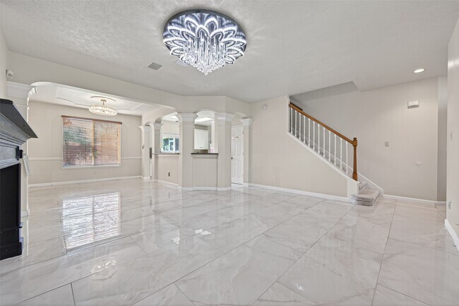 Building Photo - 6710 Creek Village Dr