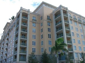 Building Photo - 403 S Sapodilla Ave