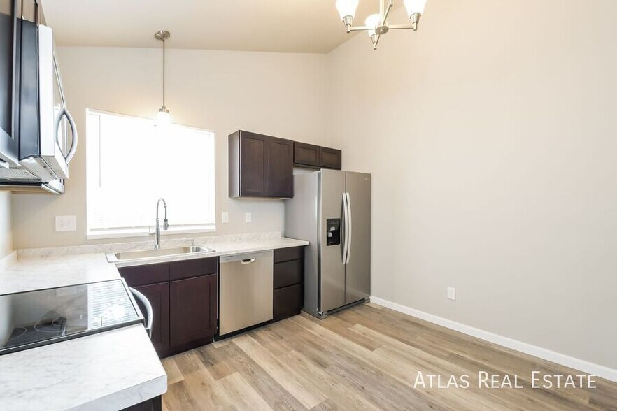 Building Photo - 1417 S Biscay Way