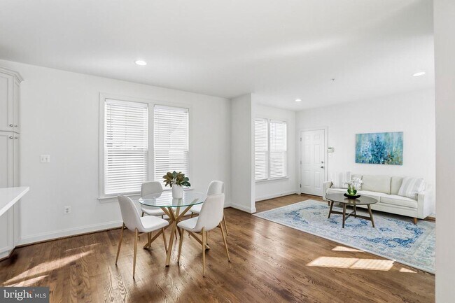 Building Photo - 1312 Volunteer Dr