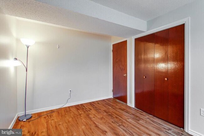 Building Photo - Brick Split Foyer With Large Backyard, 2 K...