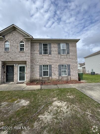 Building Photo - 301 S Square Dr
