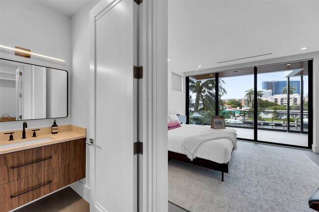 Building Photo - 1730 SE 13th St