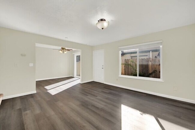 Building Photo - Great 3 bed, 1.5 bath Condo in Vacaville -...