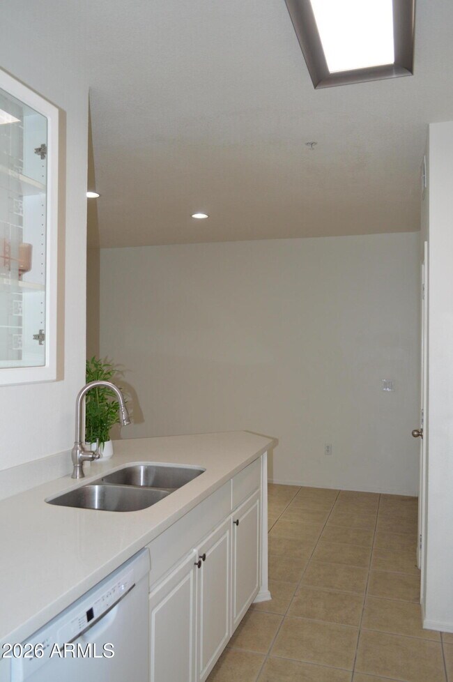 Building Photo - 1701 E Colter St