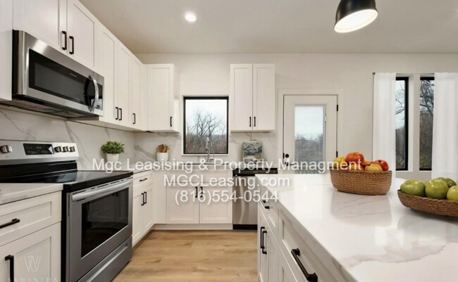 Building Photo - JULY MOVE IN SPECIAL-$750.00 OFF JULY RENT, Highly sought after Ayden Place Townhomes in Kansas C...