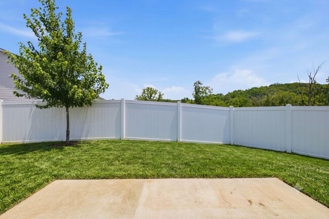 Building Photo - Modern 4-Bedroom Nashville Home with Sleek Contemporary Finishes