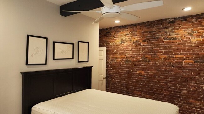 Building Photo - 100 Legends Way