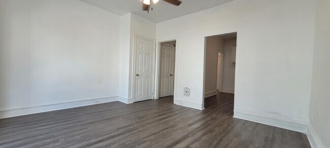 Building Photo - 146 N Peach St