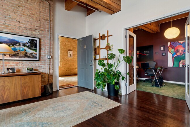 Building Photo - 14 N Peoria St