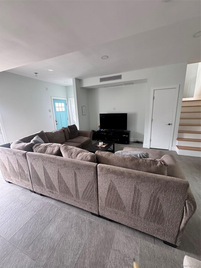 Building Photo - 16 Florida St